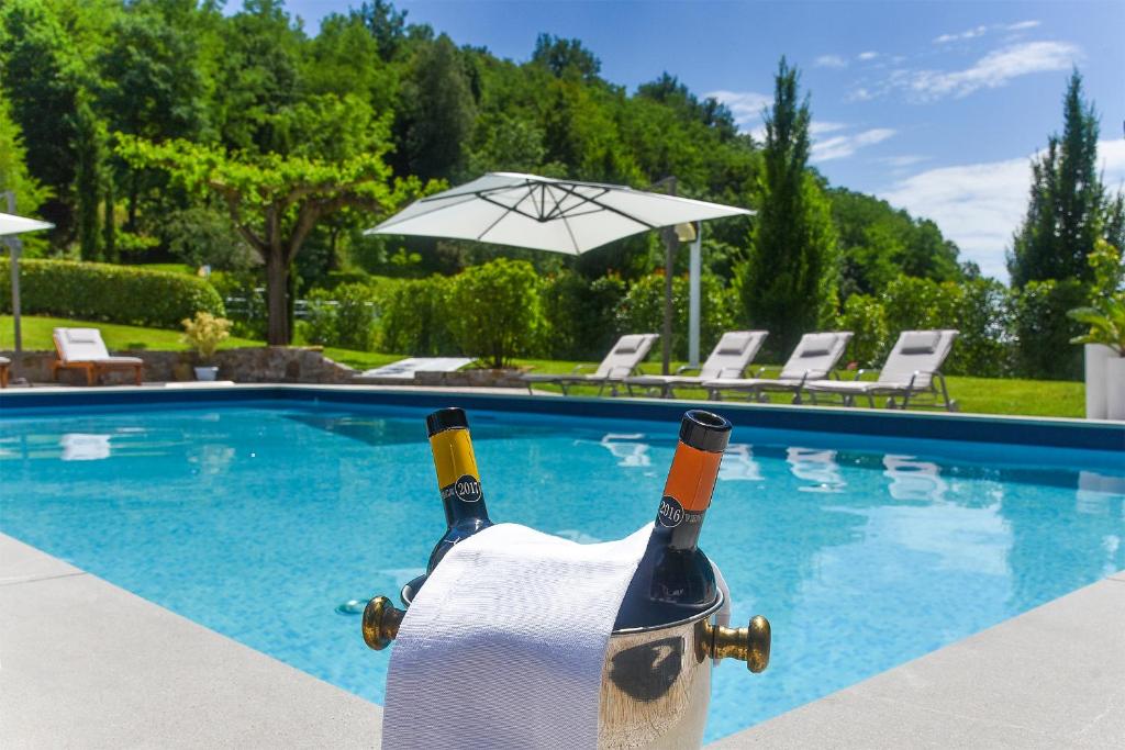 Bazén v ubytování Venica & Venica Wine Resort nebo v jeho okolí