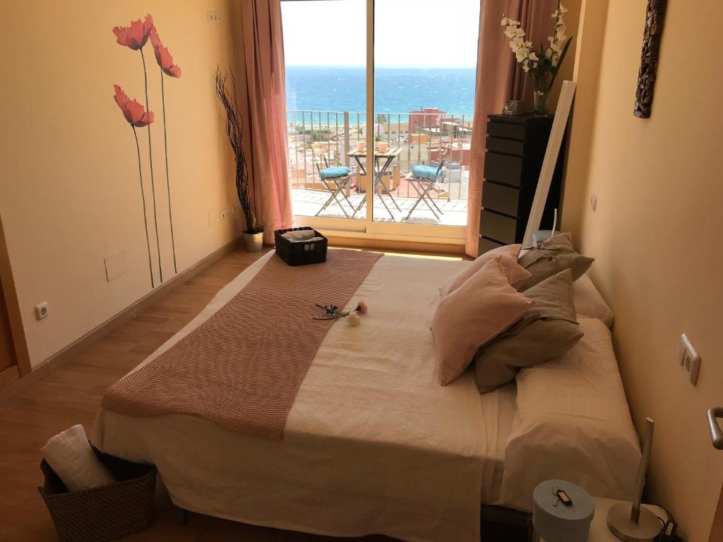 Posteľ alebo postele v izbe v ubytovaní Rooms in Seafront Villa