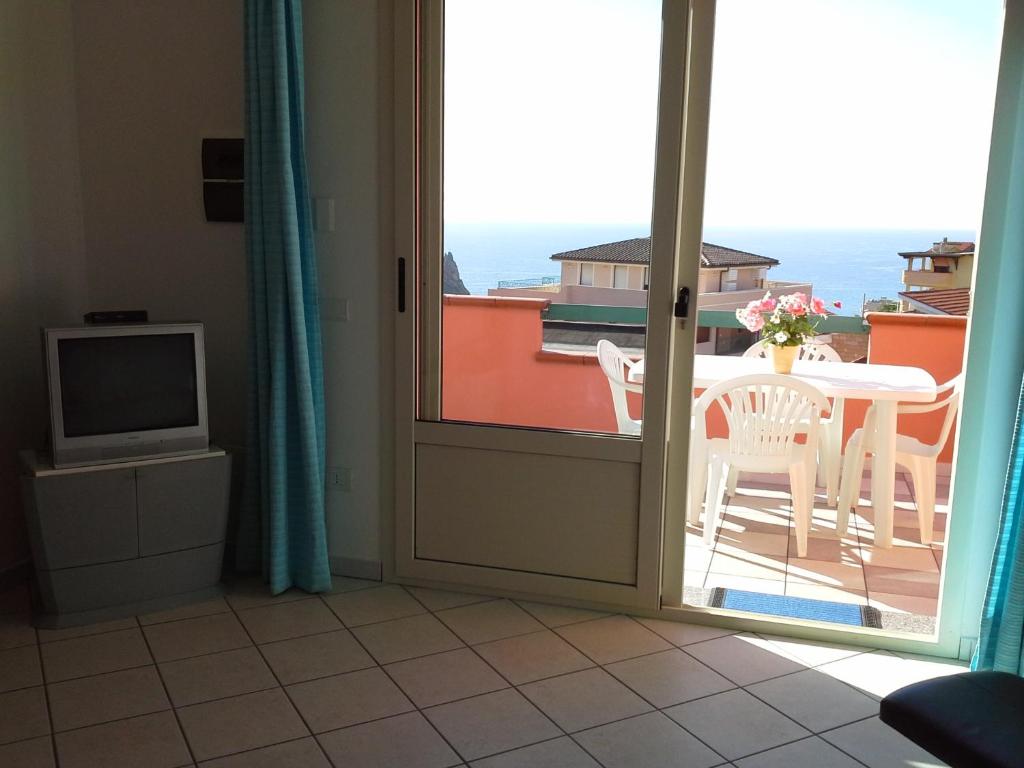 A balcony or terrace at Appartamento Elegante E Panoramico Con Splendida Vista Mare