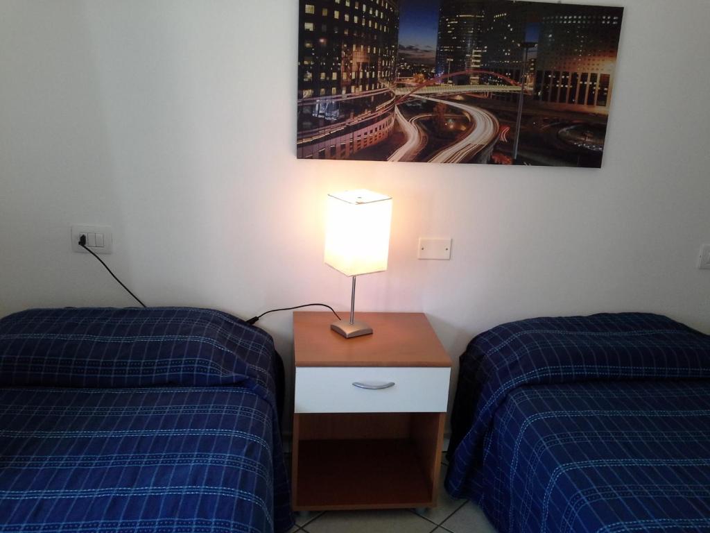 A bed or beds in a room at Appartamento Elegante E Panoramico Con Splendida Vista Mare