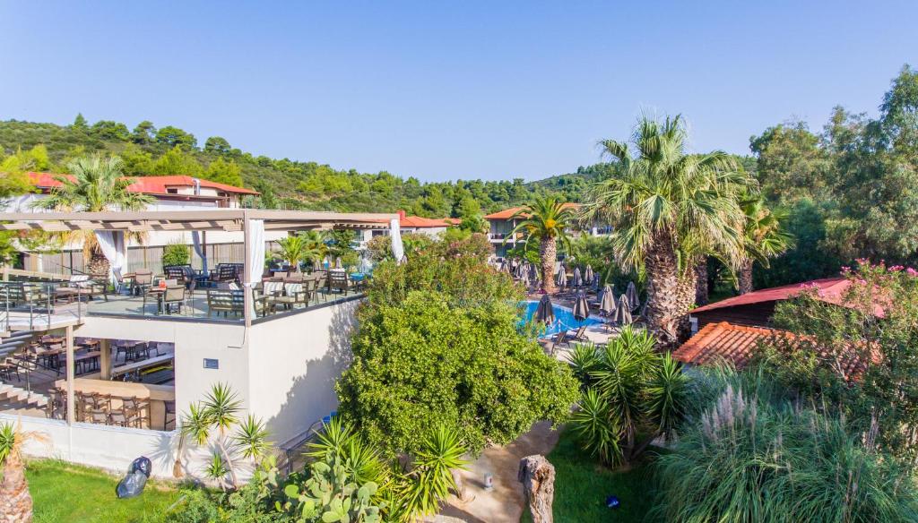 Bazén v ubytování Poseidon Hotel Sea Resort nebo v jeho okolí