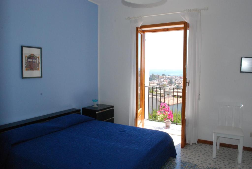 A bed or beds in a room at Costa Residence Vacanze