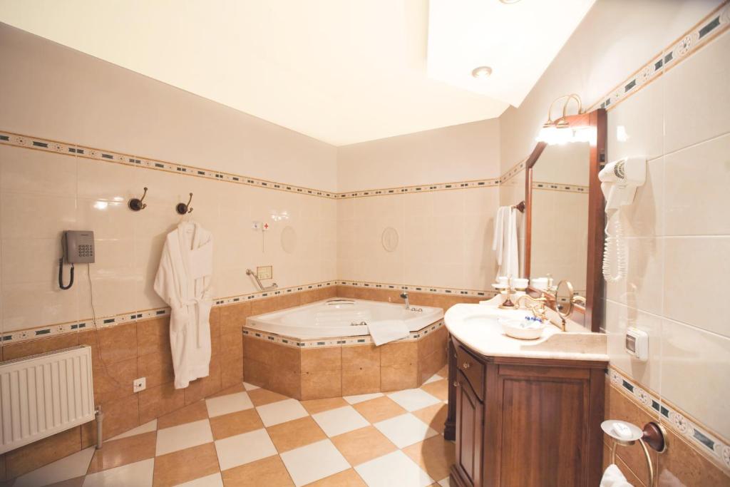 a bathroom with a tub and a sink at Alexandrovsky Garden in Nizhny Novgorod