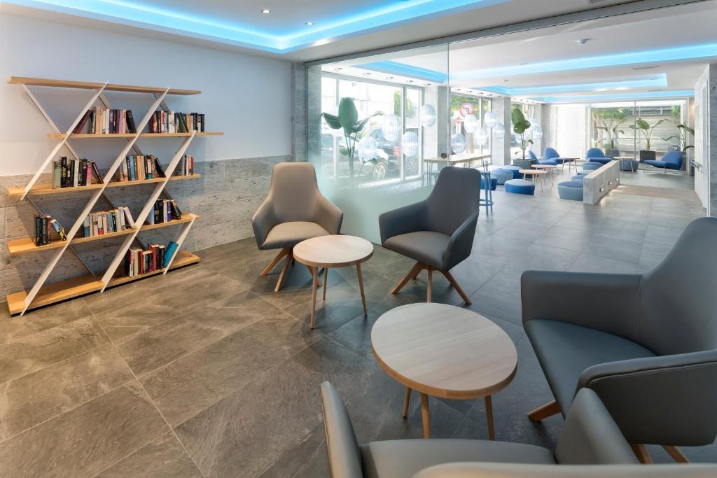 A seating area at Hotel Brisa Ibiza - Adults only