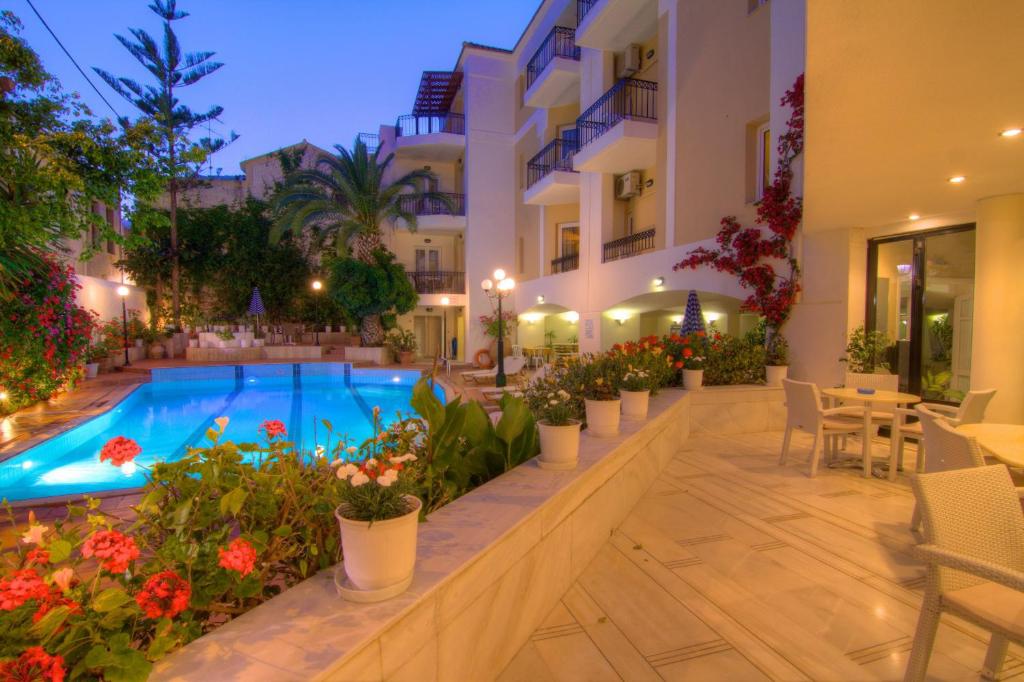 Bazén v ubytování Fortezza Hotel nebo v jeho okolí