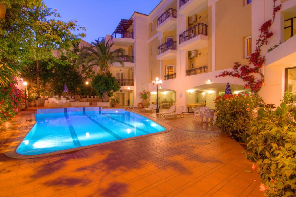 Bazén v ubytování Fortezza Hotel nebo v jeho okolí
