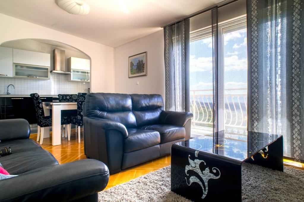 Posedenie v ubytovaní Villa Klara with 72 sqm pool and view on Split and islands