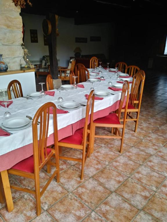 Un restaurante o sitio para comer en Peñasalve