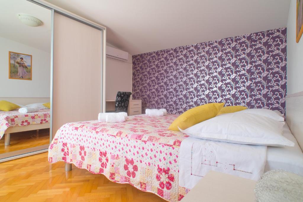 Posteľ alebo postele v izbe v ubytovaní Villa Klara with 72 sqm pool and view on Split and islands