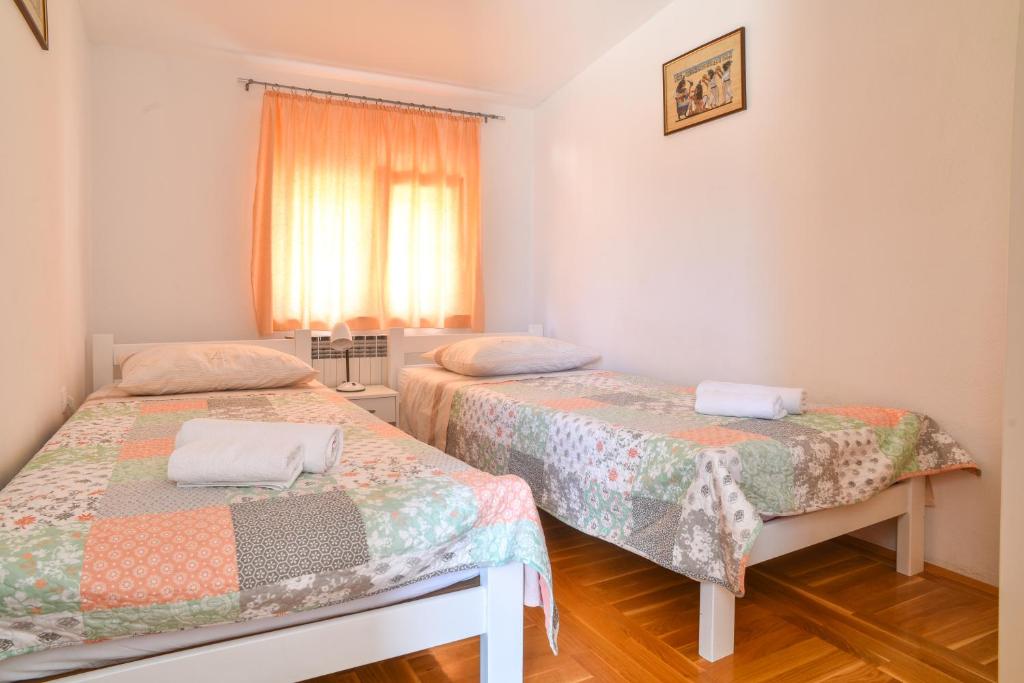 Posteľ alebo postele v izbe v ubytovaní Villa Klara with 72 sqm pool and view on Split and islands