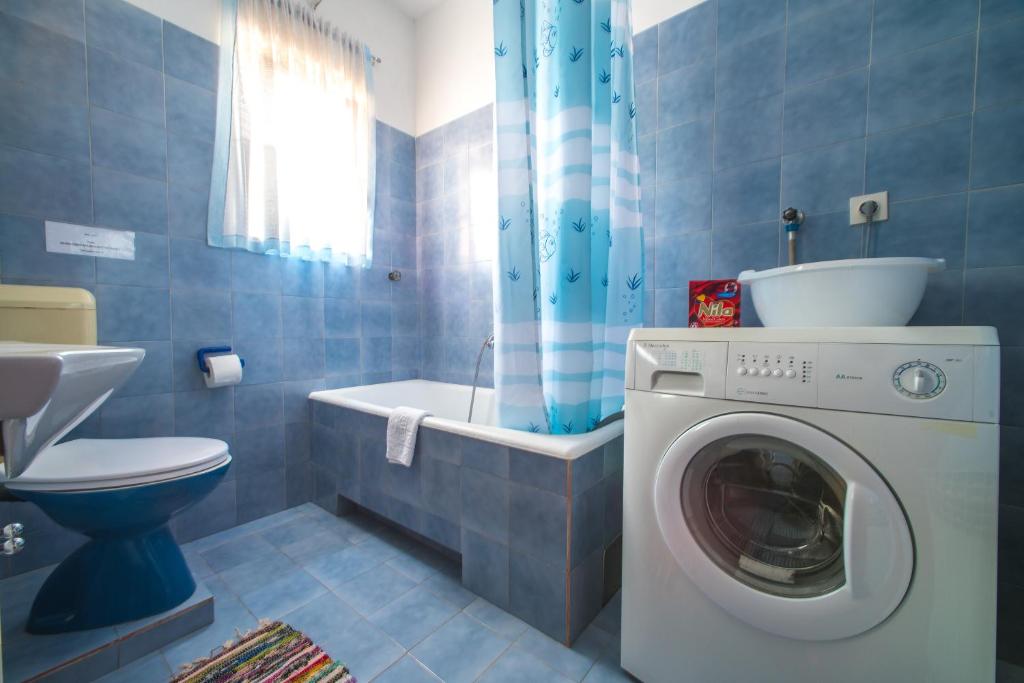 Kúpeľňa v ubytovaní Villa Klara with 72 sqm pool and view on Split and islands