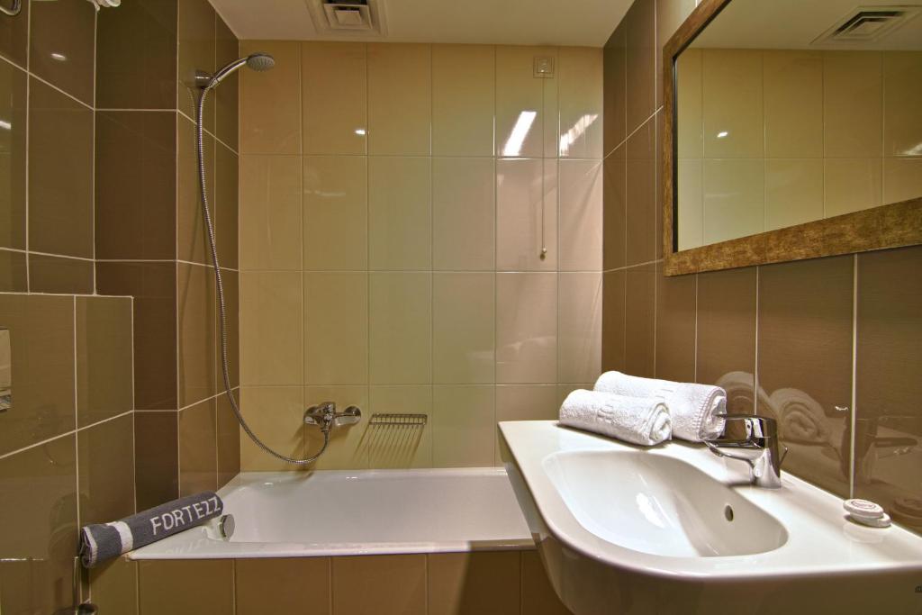 Koupelna v ubytování Fortezza Hotel