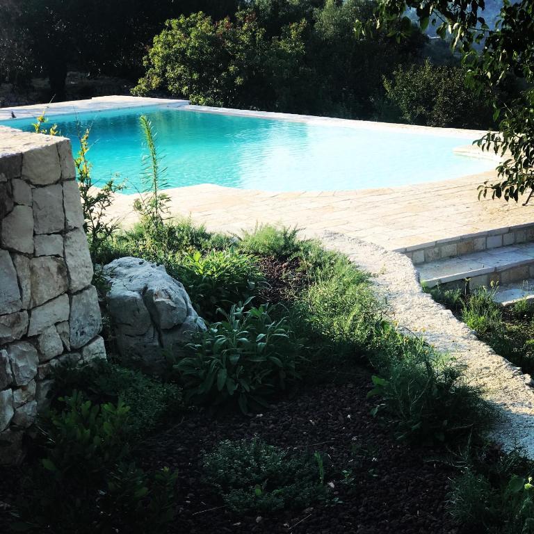 Bazén v ubytování Dimora Le Ginestre Adults Only nebo v jeho okolí