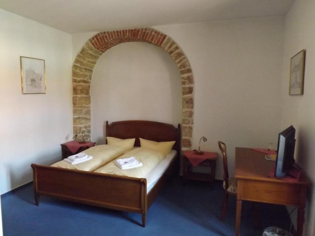 Postel nebo postele na pokoji v ubytování Hotel "Zur Sonne"
