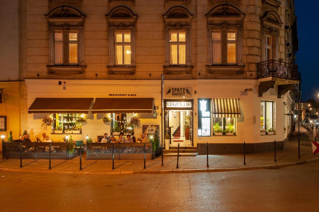 Budova, kde se aparthotel nachází