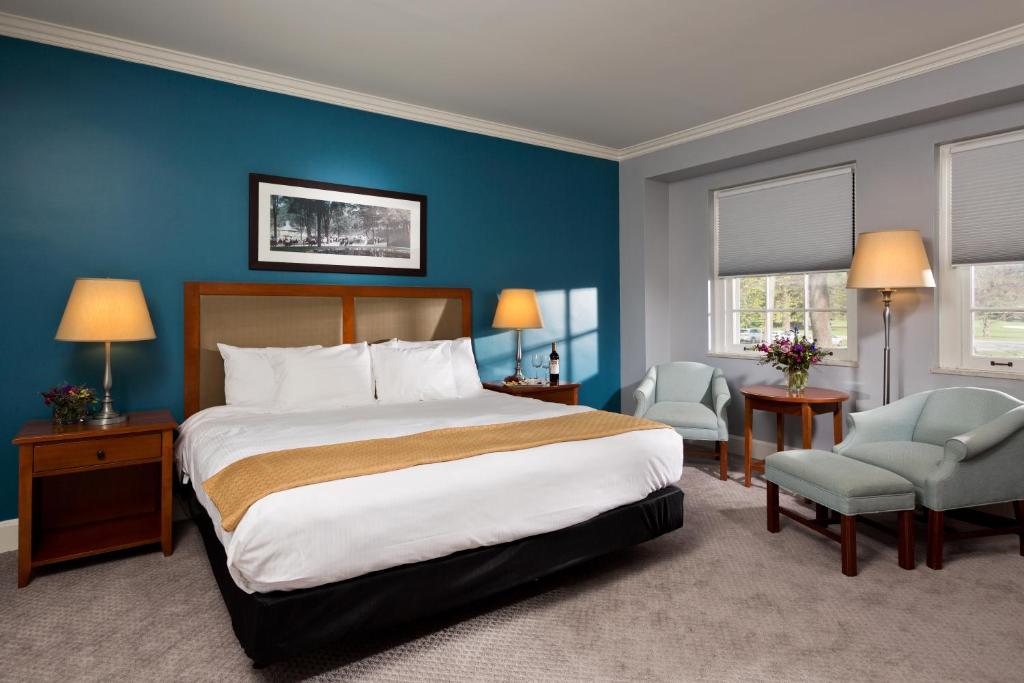 Gideon Putnam Resort & Spa - Deluxe King Room
