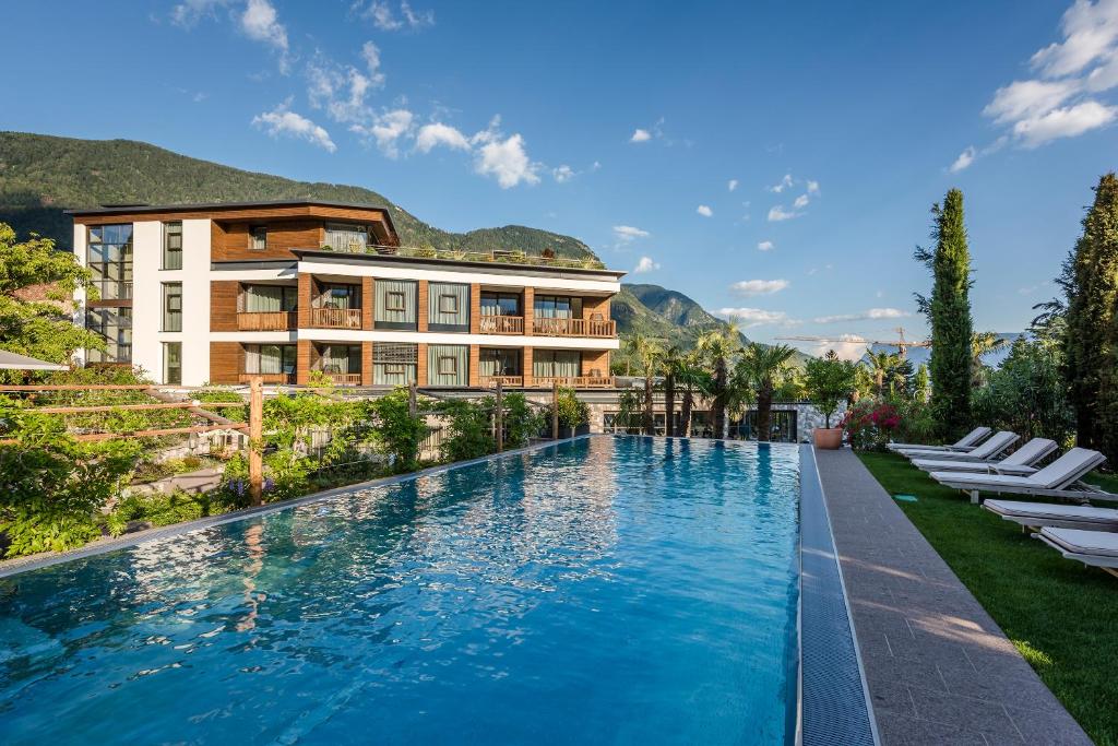 Bazén v ubytování Hotel Ansitz Plantiz nebo v jeho okolí