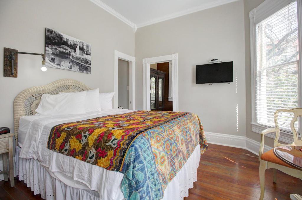 Inn on the Riverwalk - Suite Queen Con Cama Individual - Planta Baja