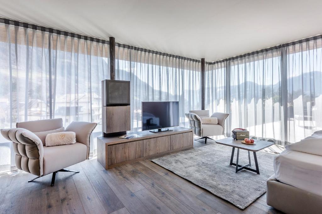 TV a/nebo společenská místnost v ubytování Hotel Ansitz Plantiz