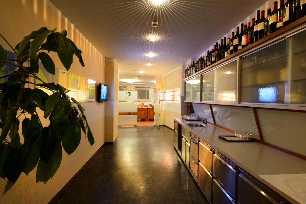 a room with a bar with bottles of wine at Hotel City in Villach