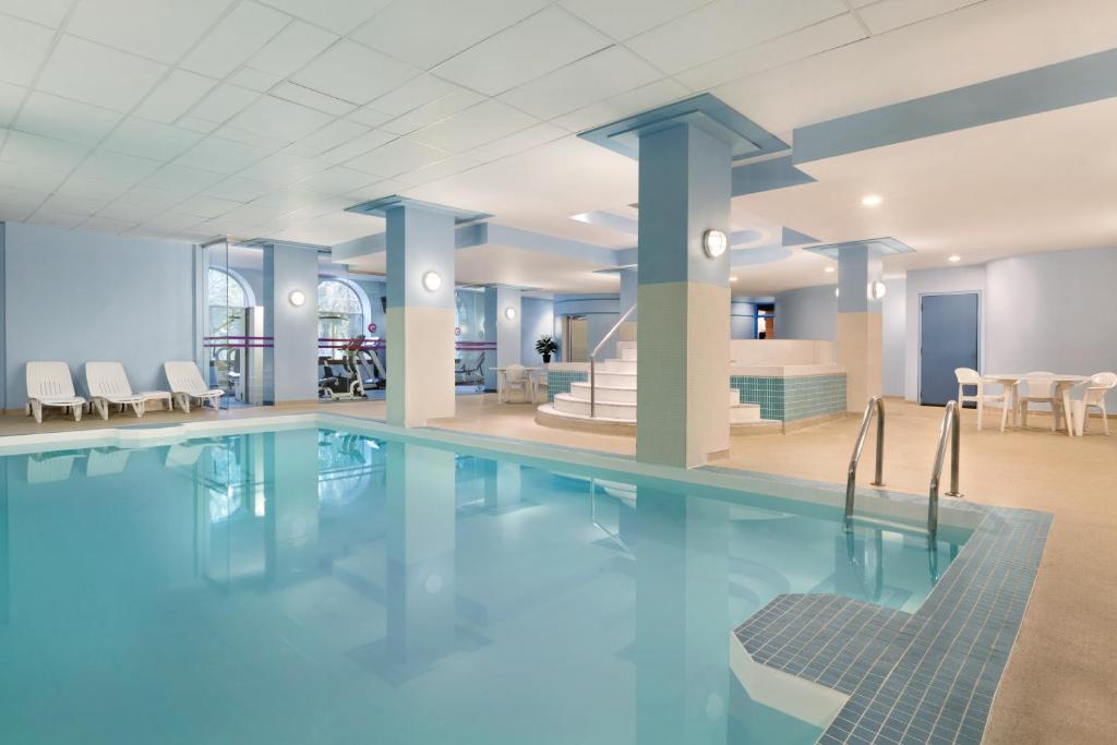 Coast Edmonton Plaza Hotel by APA