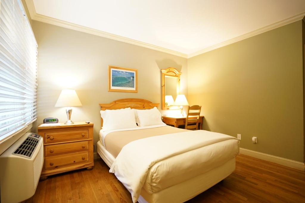 Postel nebo postele na pokoji v ubytování Southampton Long Island Hotel