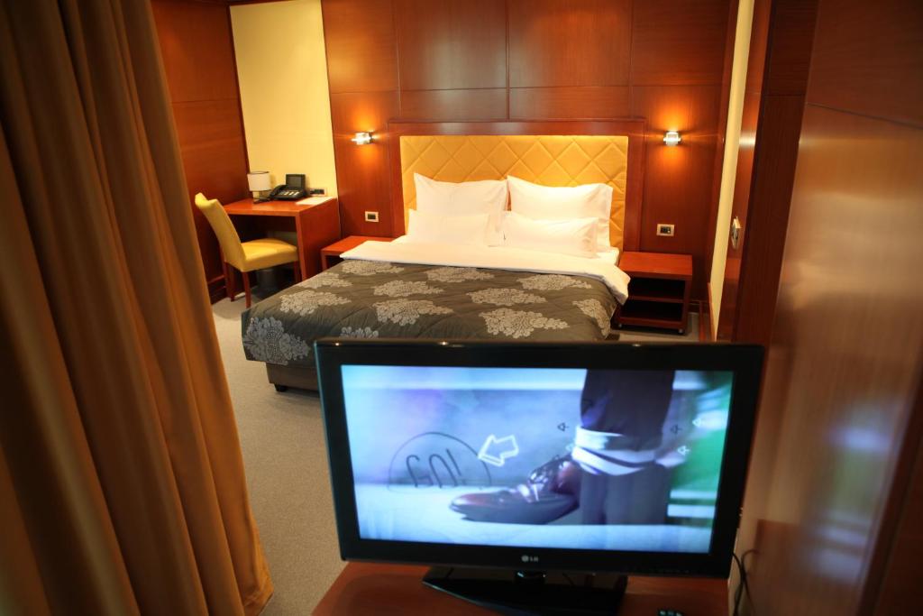 TV a/nebo společenská místnost v ubytování Garni Hotel Aleksandar