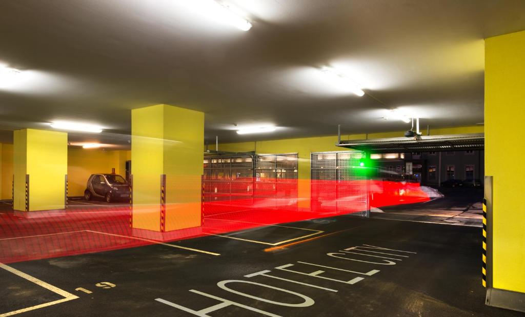 an empty parking lot with a green traffic light at Hotel City in Villach