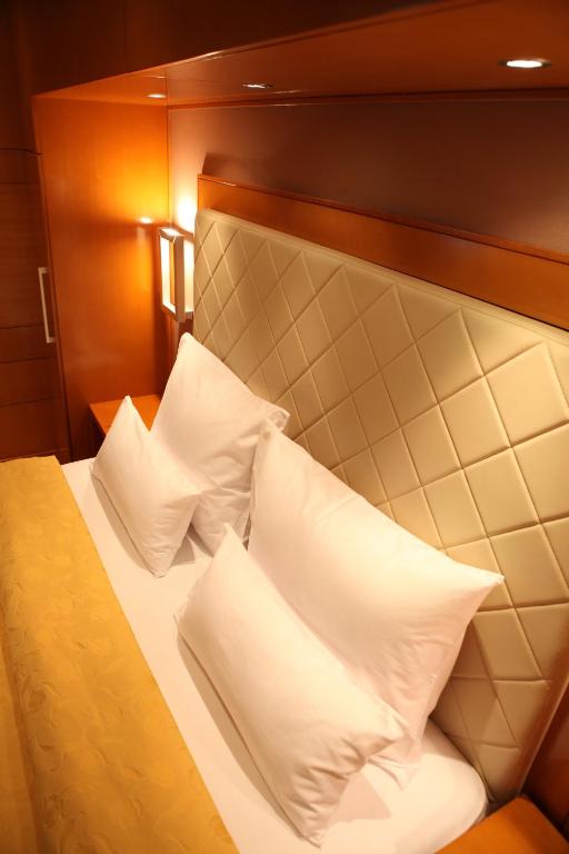 Postel nebo postele na pokoji v ubytování Garni Hotel Aleksandar