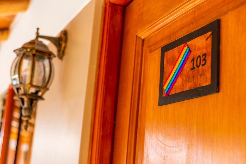 Certifikát, hodnocení, plakát nebo jiný dokument vystavený v ubytování Peru Quechua's Lodge Ollantaytambo