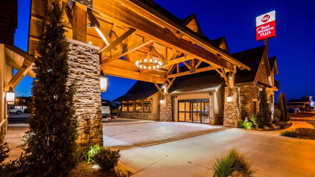 a rendering of a resort building at night at Best Western Plus Weatherford in Weatherford