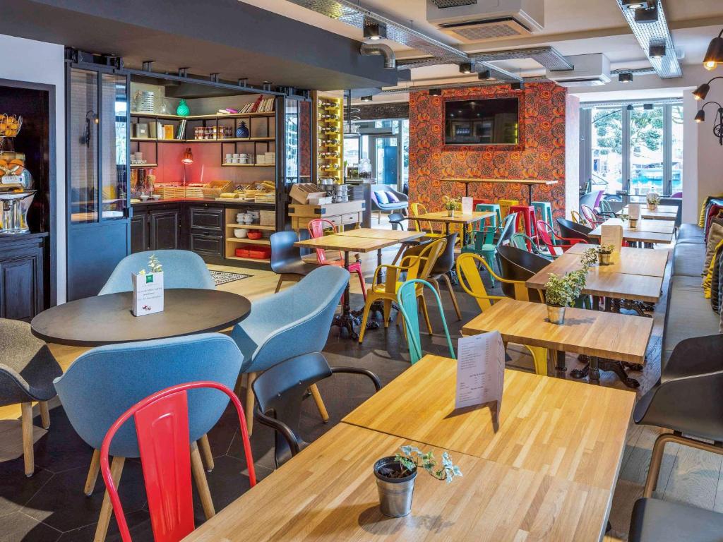 Posezení v ubytování ibis Styles Dinan Centre Ville
