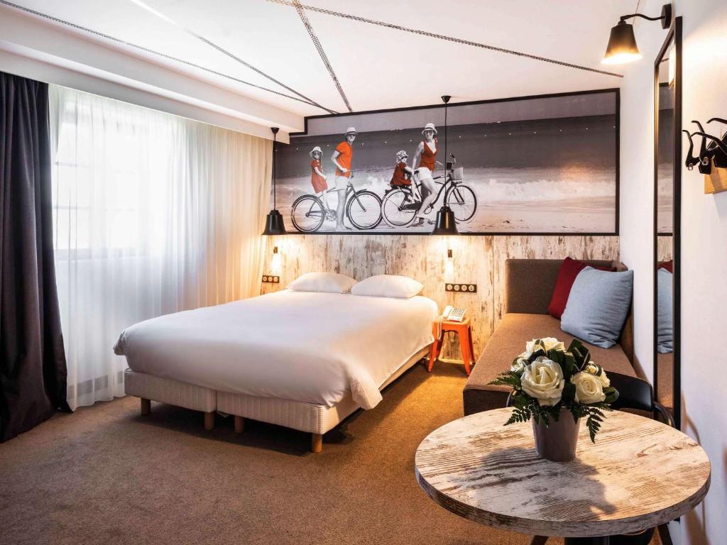 Postel nebo postele na pokoji v ubytování ibis Styles Dinan Centre Ville