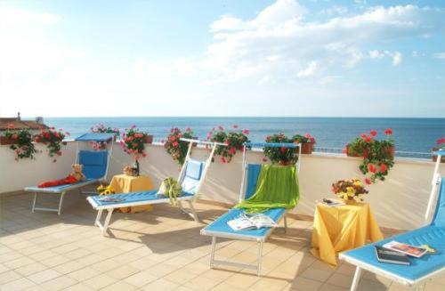Vista generica sul mare o vista sul mare dall'interno dell'hotel