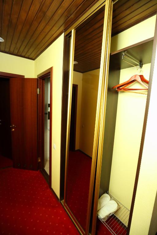 Medzhybozhskiy Zamok - Luxe Tweepersoonskamer Met Douche