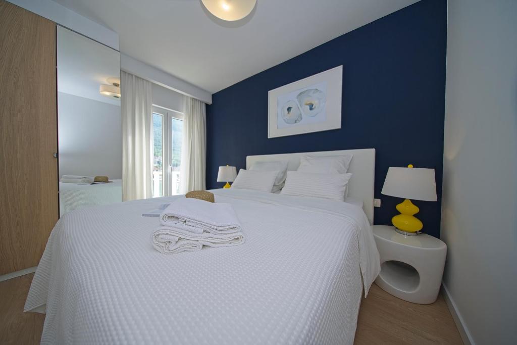 Postel nebo postele na pokoji v ubytování Oyster Paradise Blue Apartment