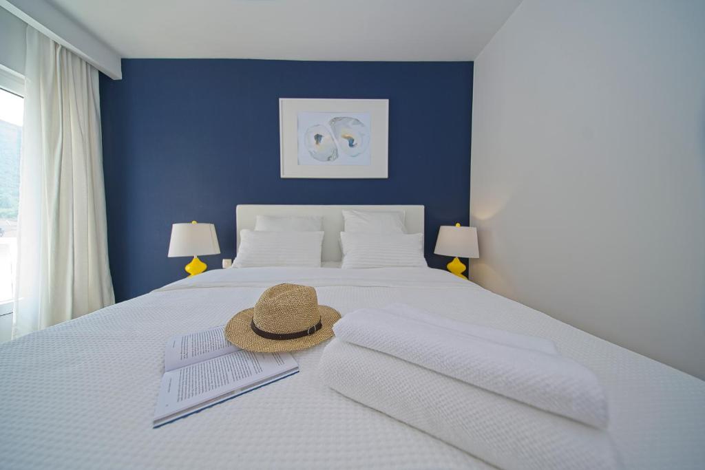 Postel nebo postele na pokoji v ubytování Oyster Paradise Blue Apartment