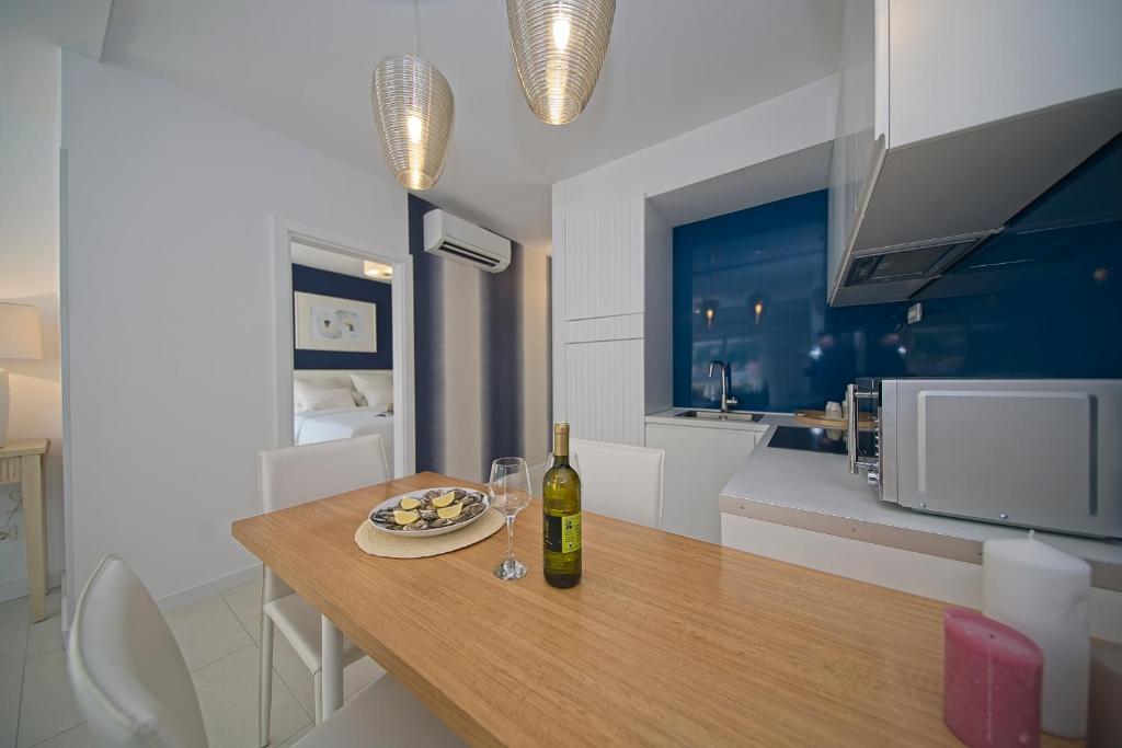 Kuchyň nebo kuchyňský kout v ubytování Oyster Paradise Blue Apartment