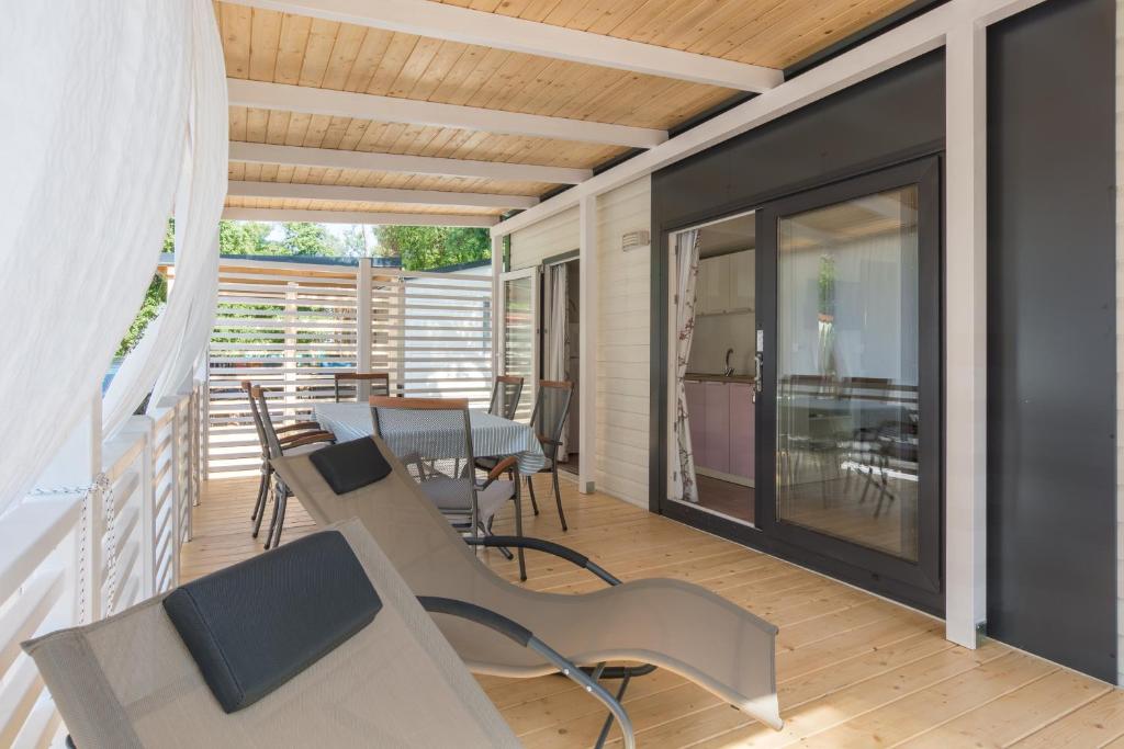 Balkón nebo terasa v ubytování Mendula I - Mobile Home
