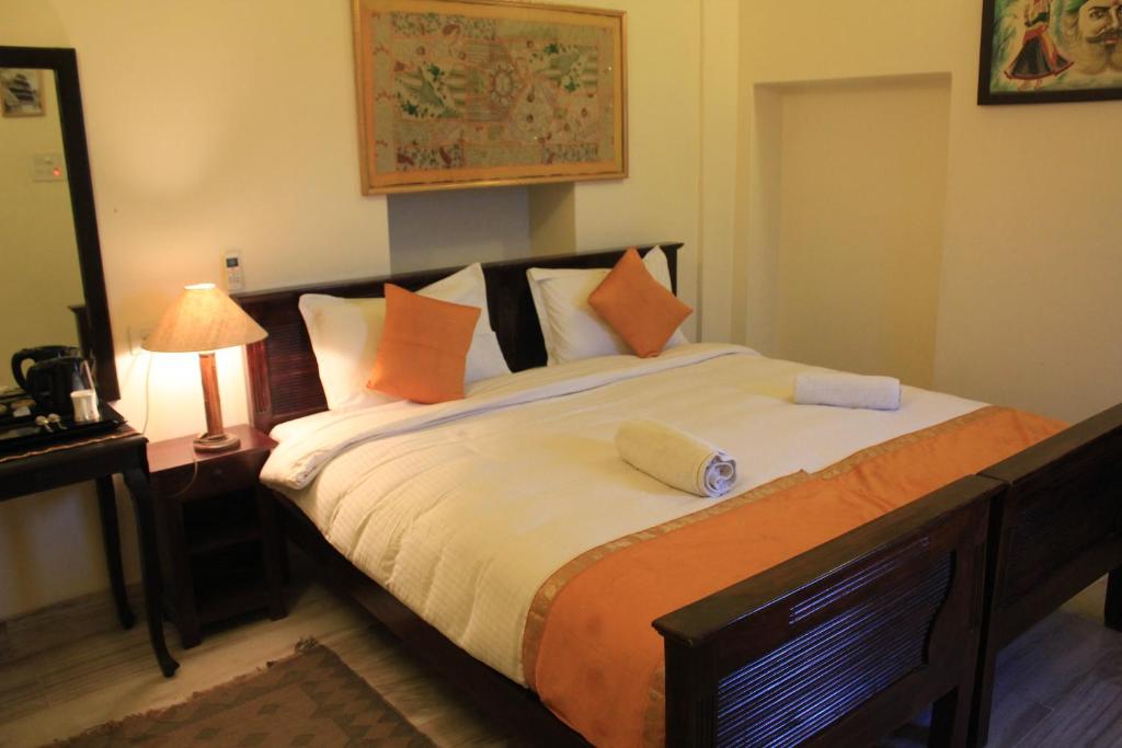 Postel nebo postele na pokoji v ubytování Hotel Shahi Garh