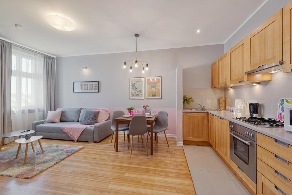 Centre Apartments-Old Town - One-Bedroom Apartment - Michałowskiego 1 Street