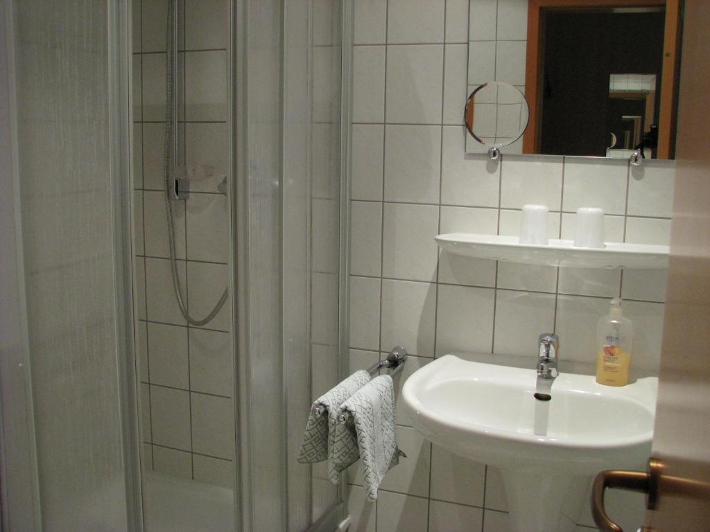 Koupelna v ubytování Hotel & Restaurant Zur Weintraube