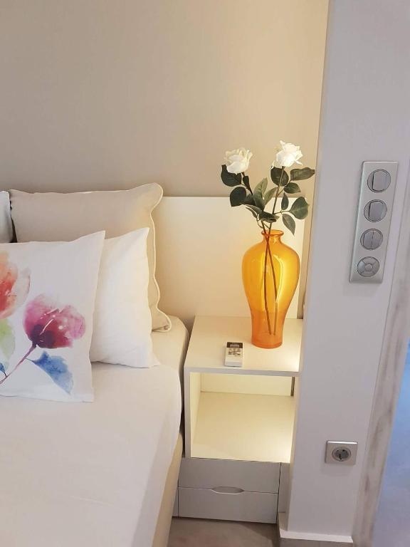 Postel nebo postele na pokoji v ubytování Core Luxury Suites