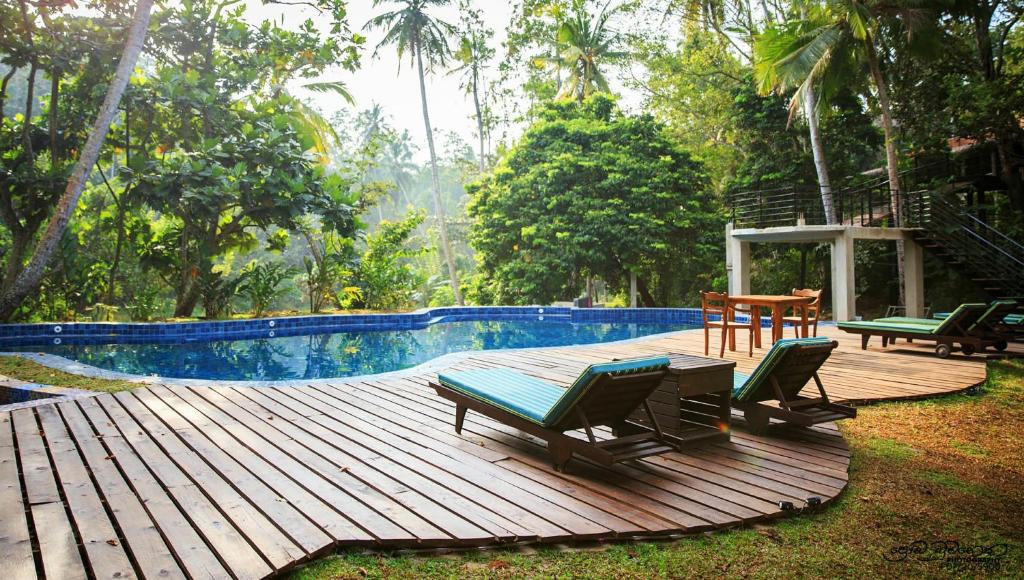 Bazén v ubytování Jungle Village Unawatuna nebo v jeho okolí