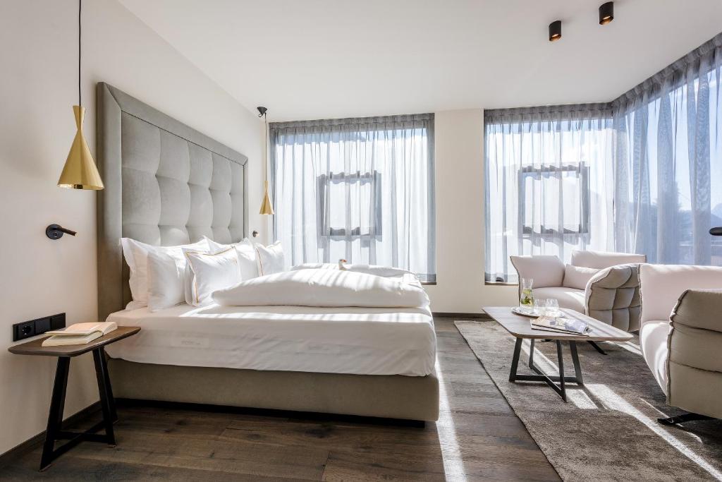 Postel nebo postele na pokoji v ubytování Hotel Ansitz Plantiz
