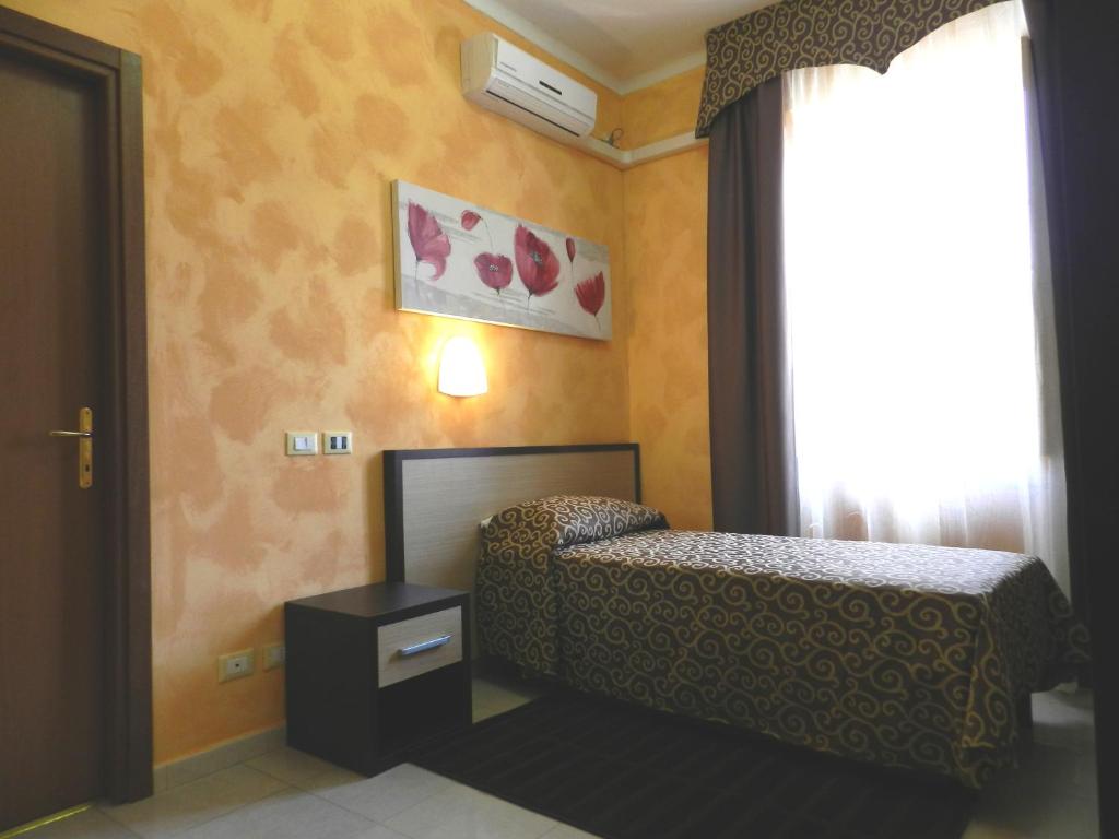 A bed or beds in a room at Hotel Air Palace Lingotto