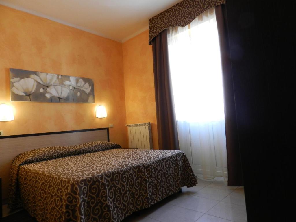 A bed or beds in a room at Hotel Air Palace Lingotto