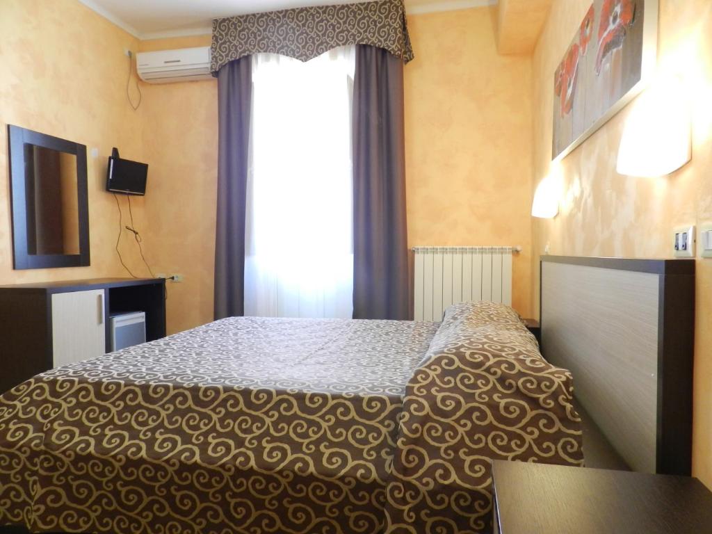 A bed or beds in a room at Hotel Air Palace Lingotto
