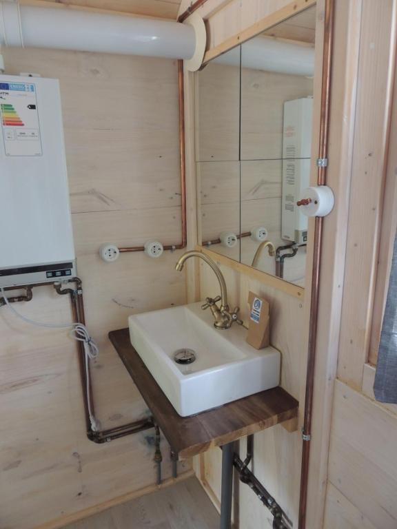 A bathroom at Càmping l'Alguer