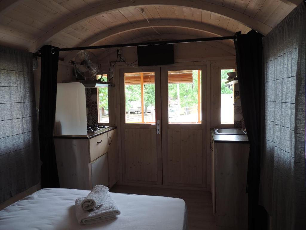 A bed or beds in a room at Càmping l'Alguer
